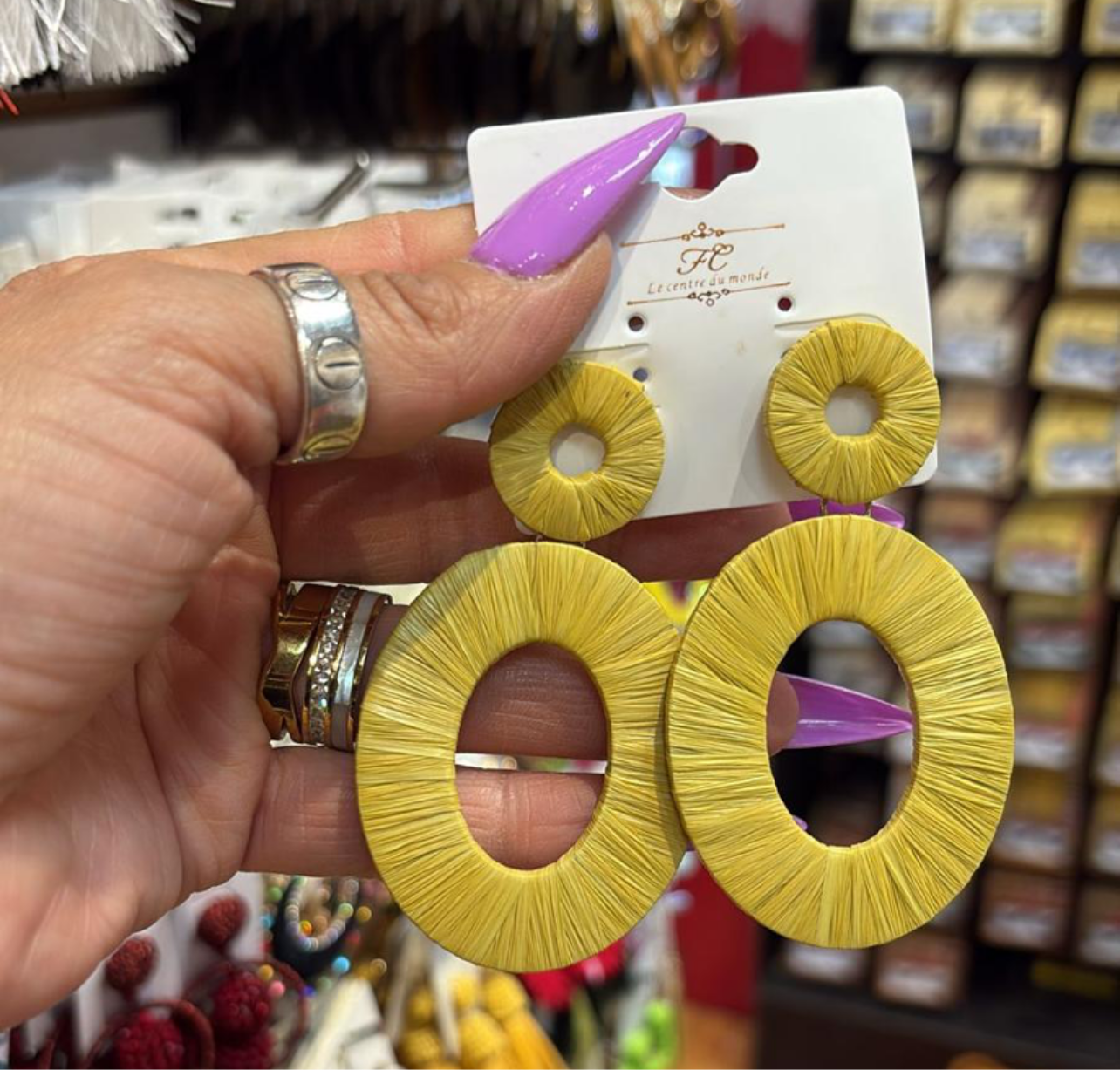 CIRCLE OVAL LINK RAFFIA DANGLE EARRING
