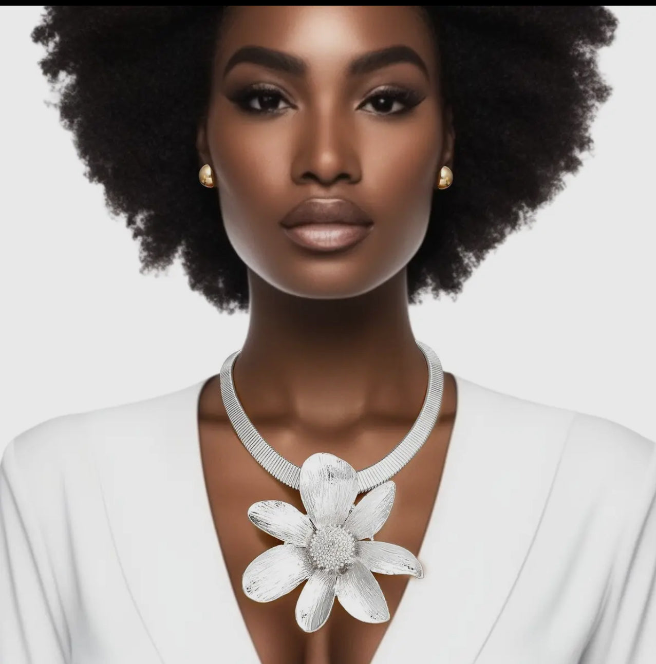 Silver Omega Daisy Necklace Set