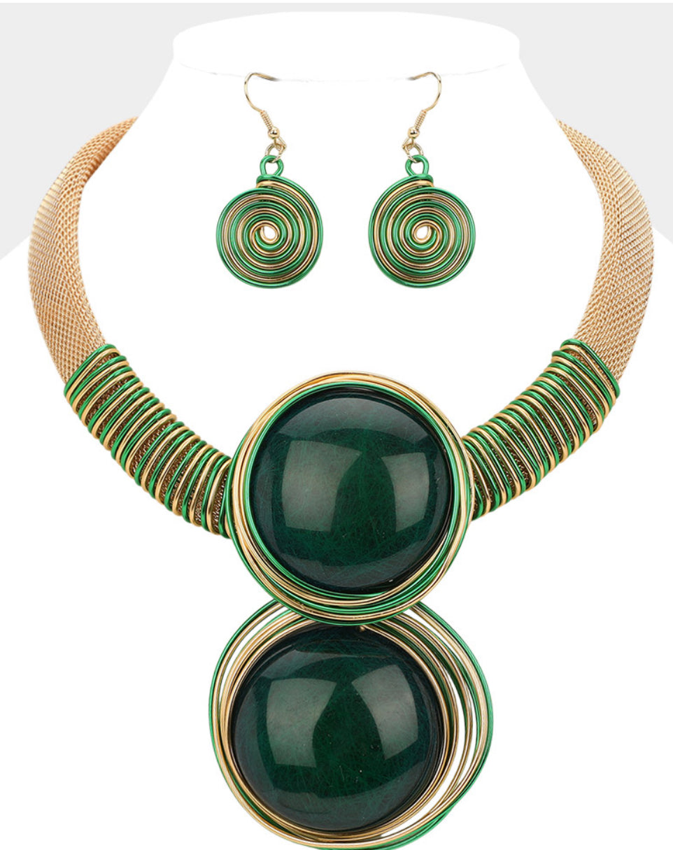 Metal Wire Wrapped Bold Resin Statement Necklace_Green