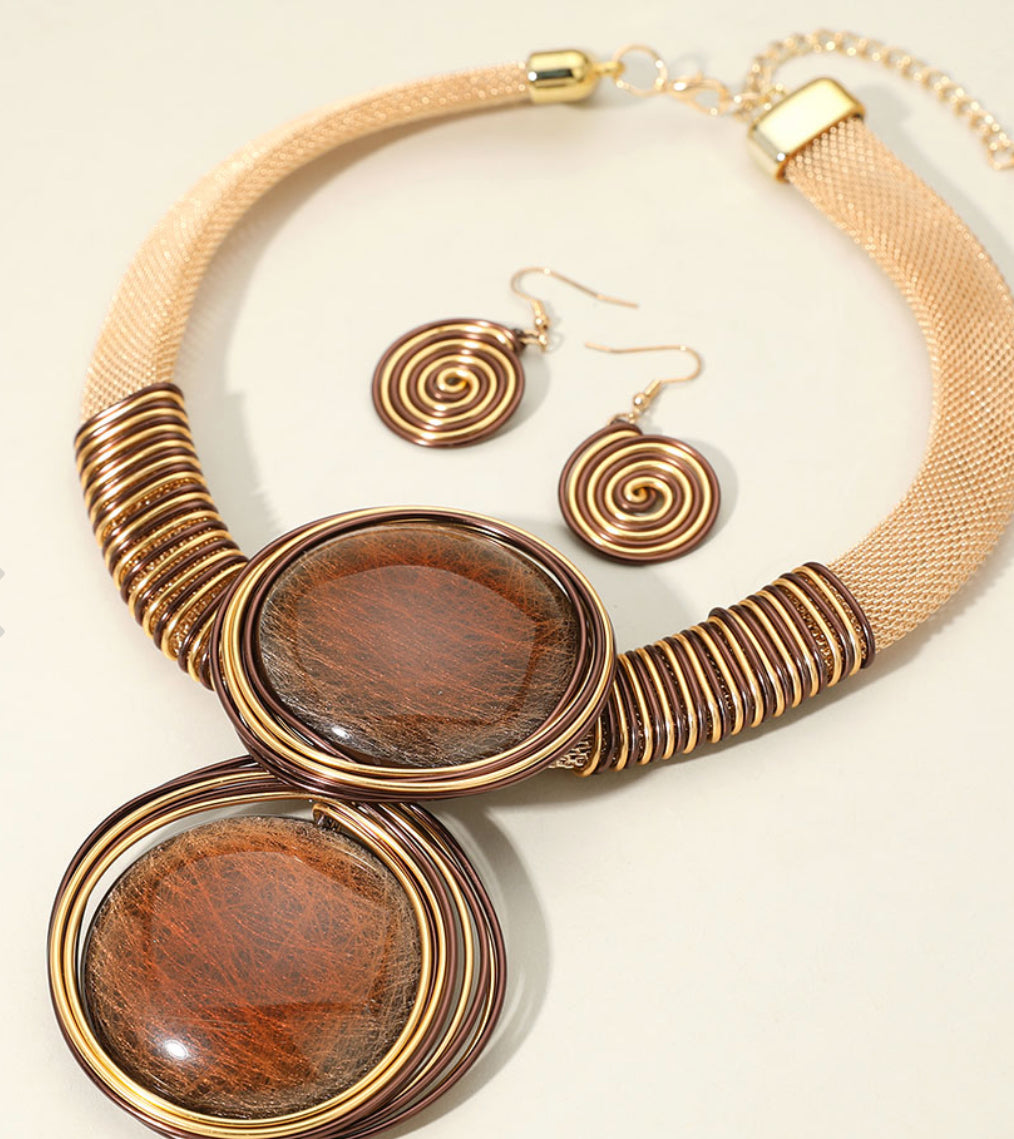 Metal Wire Wrapped Bold Resin Statement Necklace_Brown