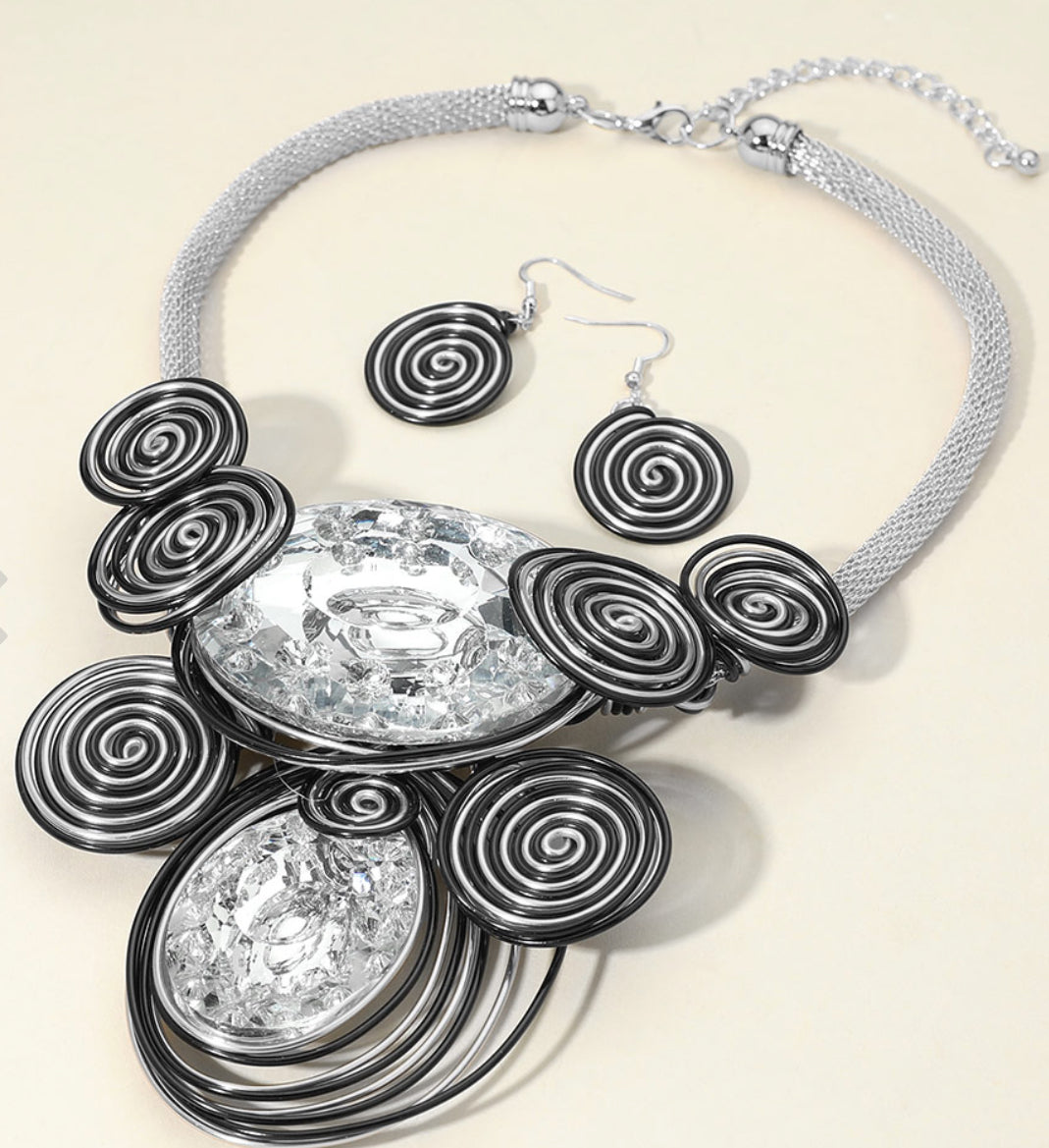 Silver Bold Double Oval Accented Metal Wire Statement Necklace_GB