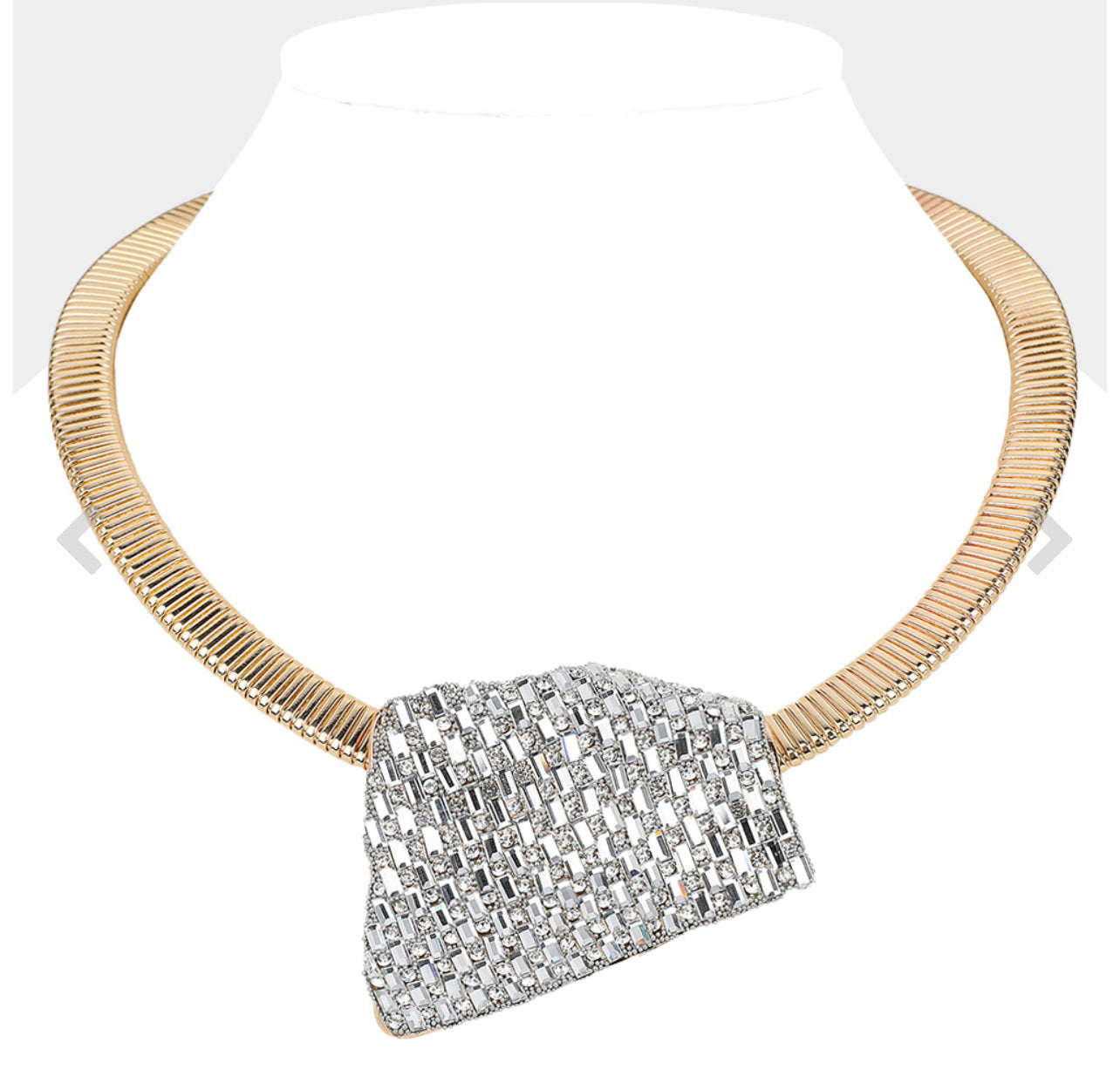 Stone Paved Abstract Plate Ribbed Chain Necklace