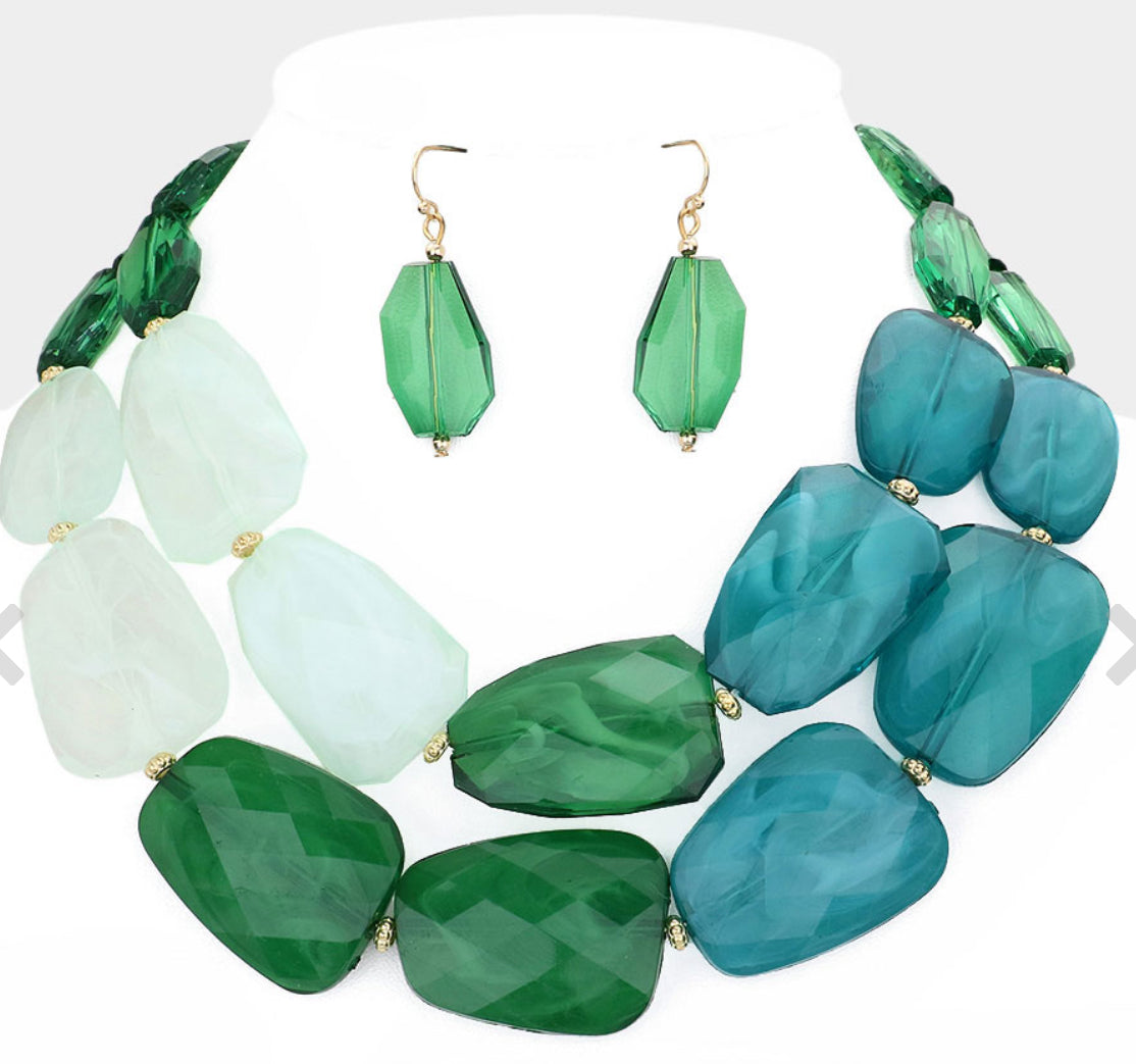 Green_Tiered Resin Pebble Necklace