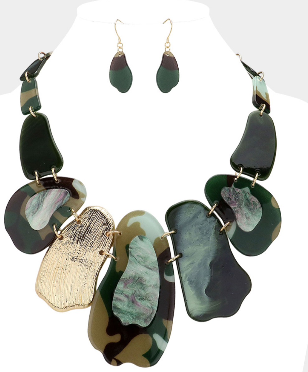 Camoflauge Pebble Link Bib Necklace