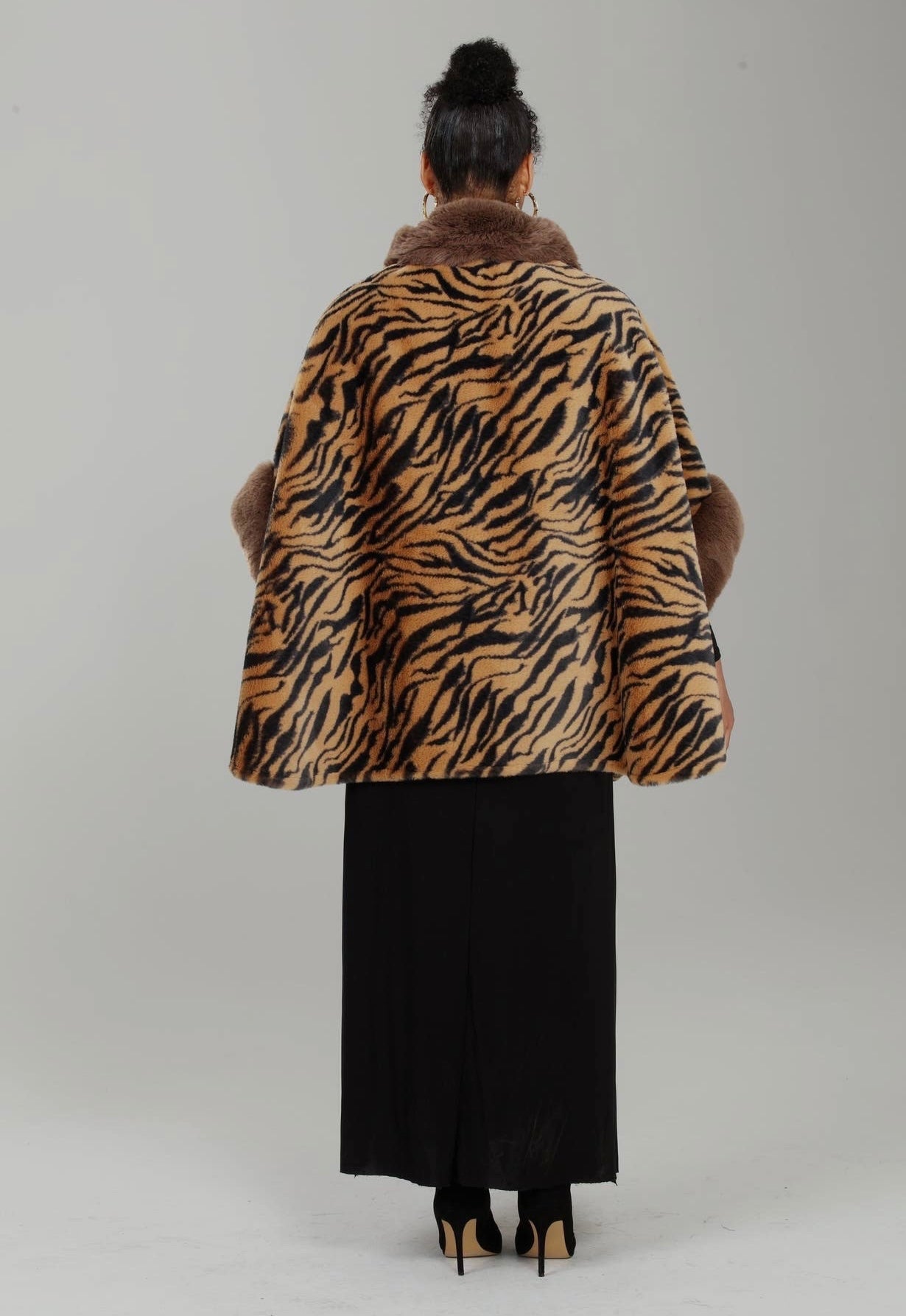 Wild Statement Animl Cape w/Faux Fur