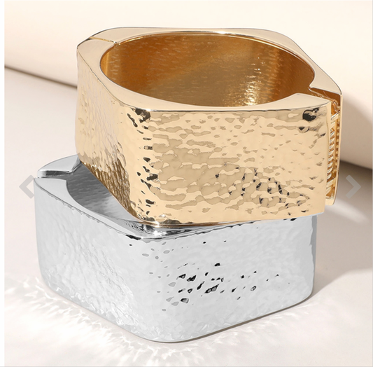 Wide Hammered Metal Hinged Bangle Bracelet_Gold