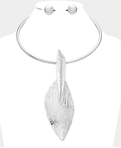 Textured Metal Pendant Necklace