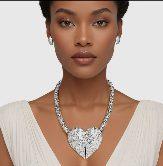MAGNETIC SILVER HAMMERED HEART CHAIN NECKLACE