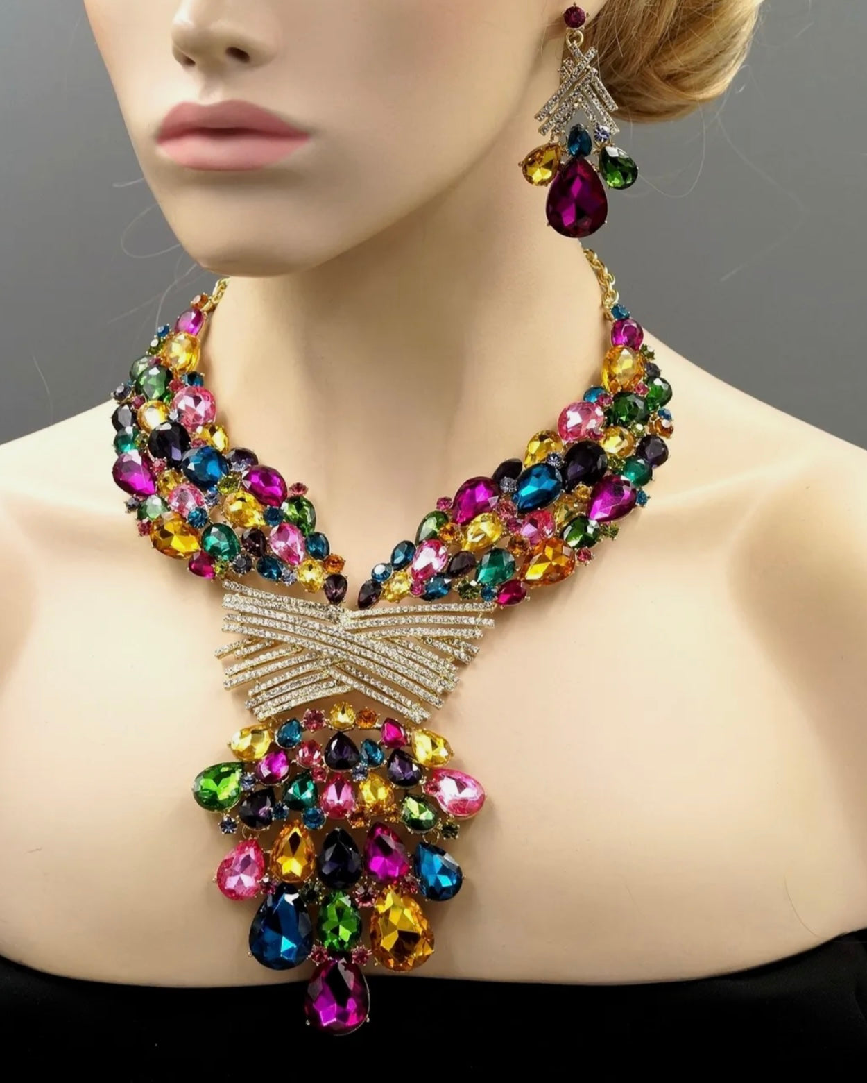WOW FACTOR  Multi Color Teardrop Round Stone Embellished Statement  Necklace Set