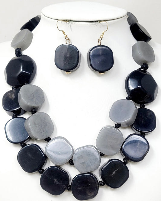 Chunky Resin Pebble Beaded Statement Necklace_Black