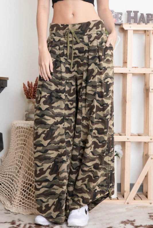 Camo RUCHED BOTTOM WIDE LEG PANT