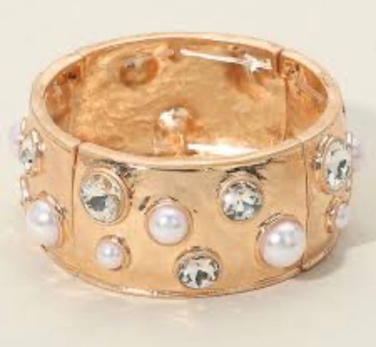 HAMMERED BANGLE WITH CRYSTAL ACCENTS
