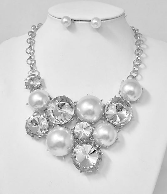 Pearl Gemstone Embellished Statement Necklace_Silver