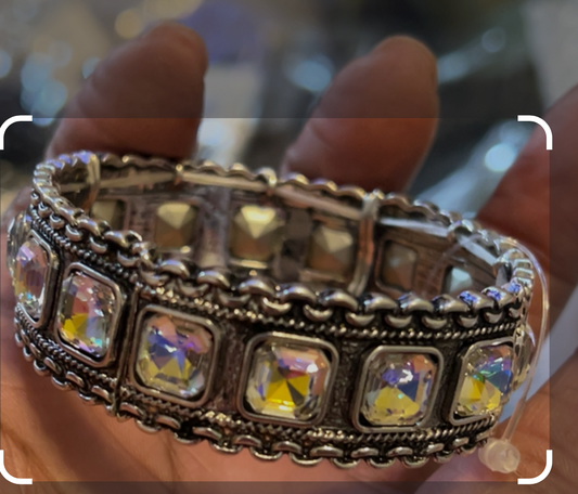 GG Silver Tone Crystal Braclet