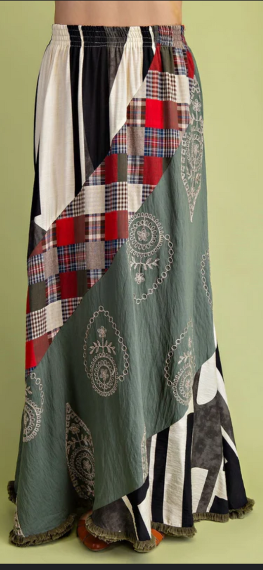 Mixed Print Maxi Skirt with an Elastic Waist and a Frayed Hem