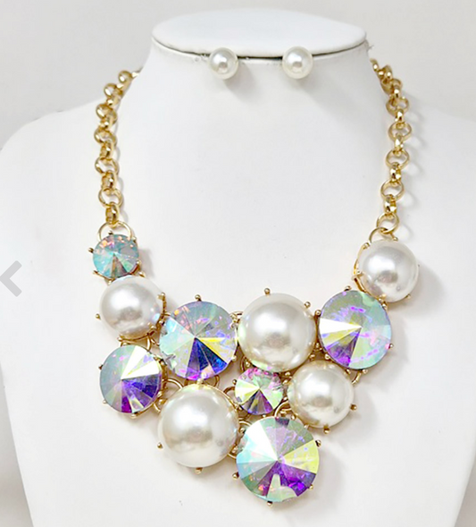 Pearl Gemstone Embellished Statement Necklace_Gold AB