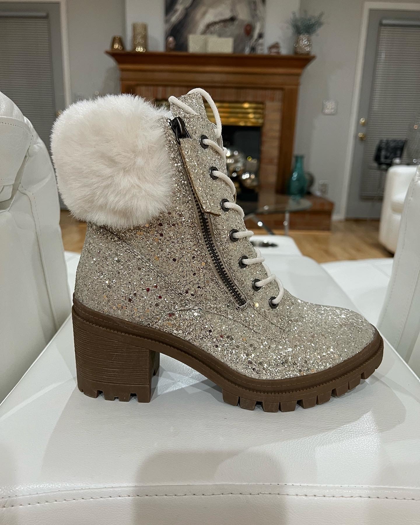 FURGIE Fur High Top Glitter Boot_Cream